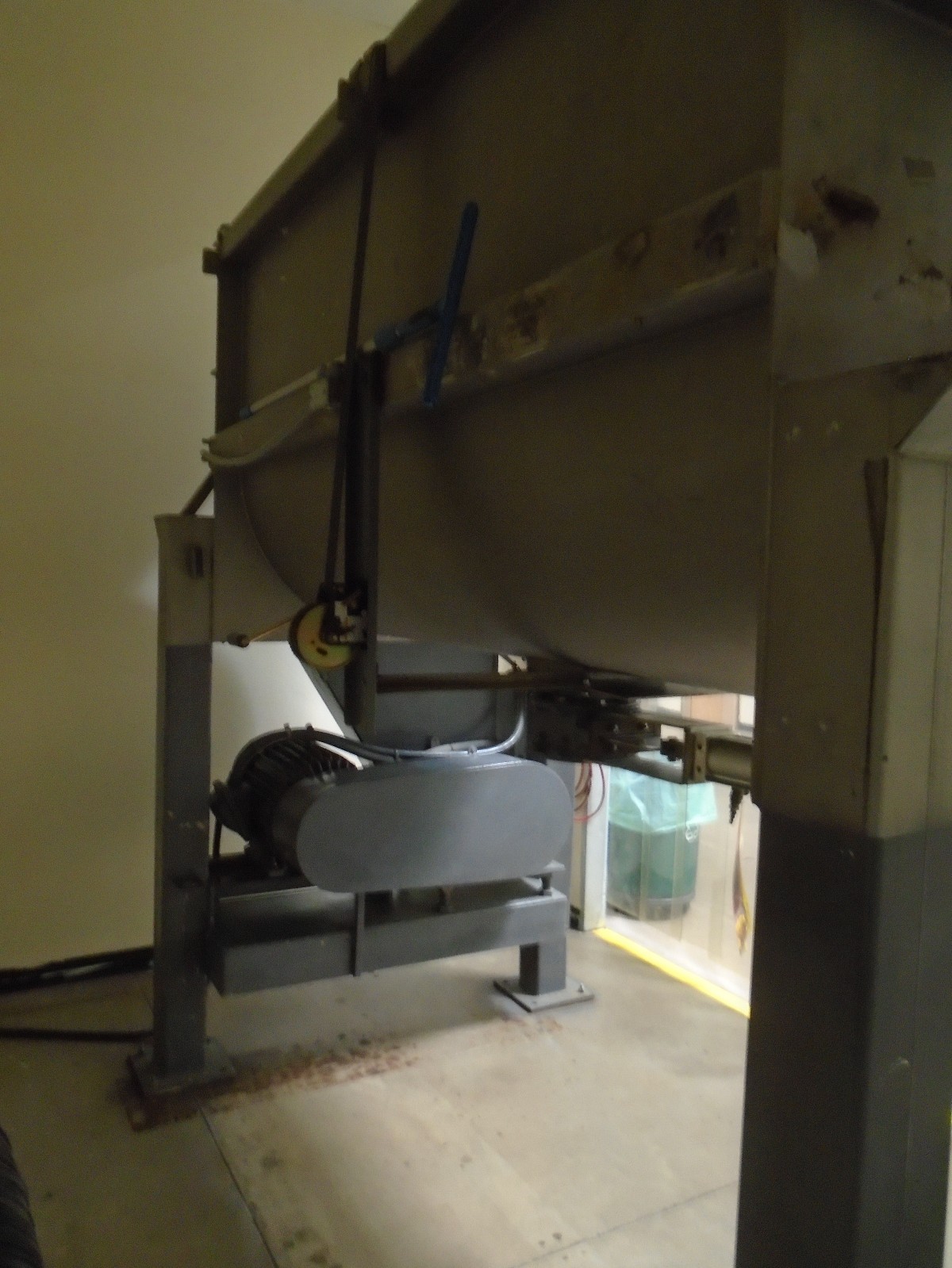 Ribbon Blender (approx 125 Cubic Feet, 240 Volt)