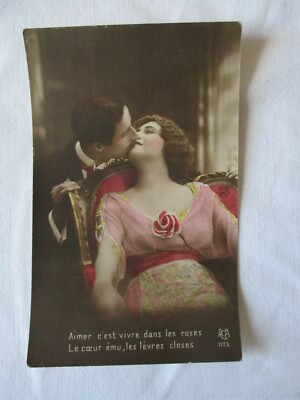 CPA FANTAISIE 1917 AIMER C'EST VIVRE DANS LES ROSES...