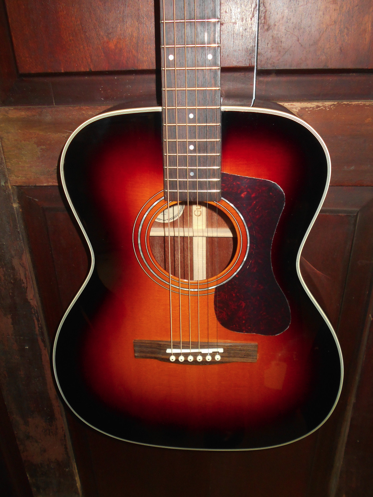 Guild OM-140SB Sunburst Acoustic Orchestra Steel String Guitar w/ Polyfoam Case