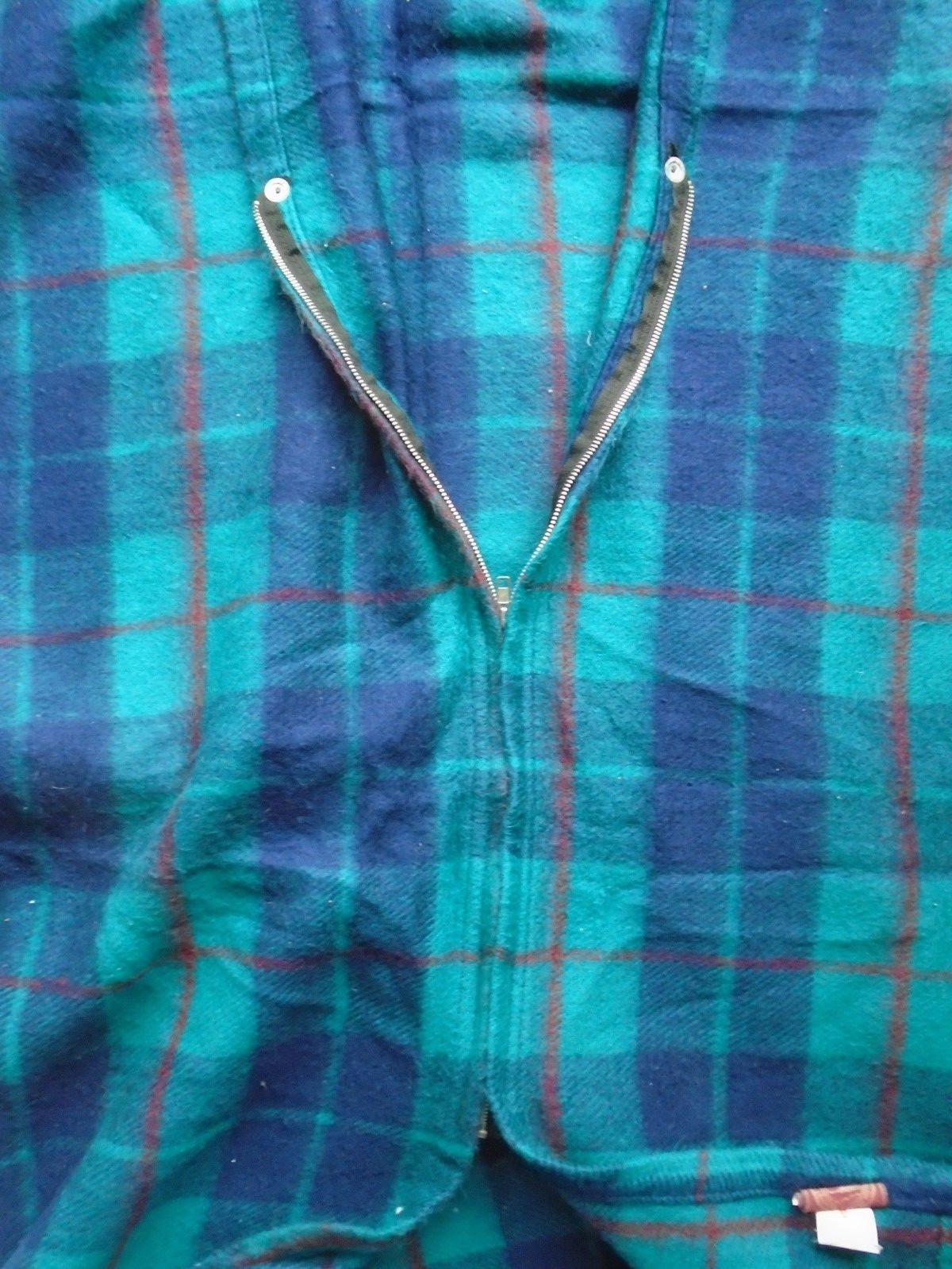 Tennessee Woolen Mills Plaid Wearable Snap Blanket Blue Green Maroon Stadium
