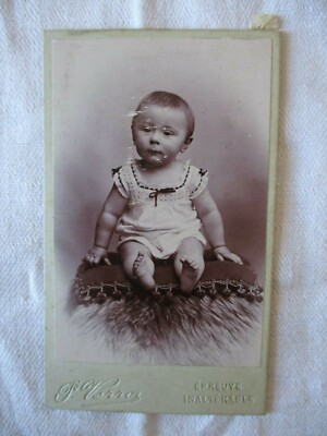 ANCIENNE CDV PHOTOGRAPHIE PAUL VERRON ST ETIENNE UN BÉBÉ