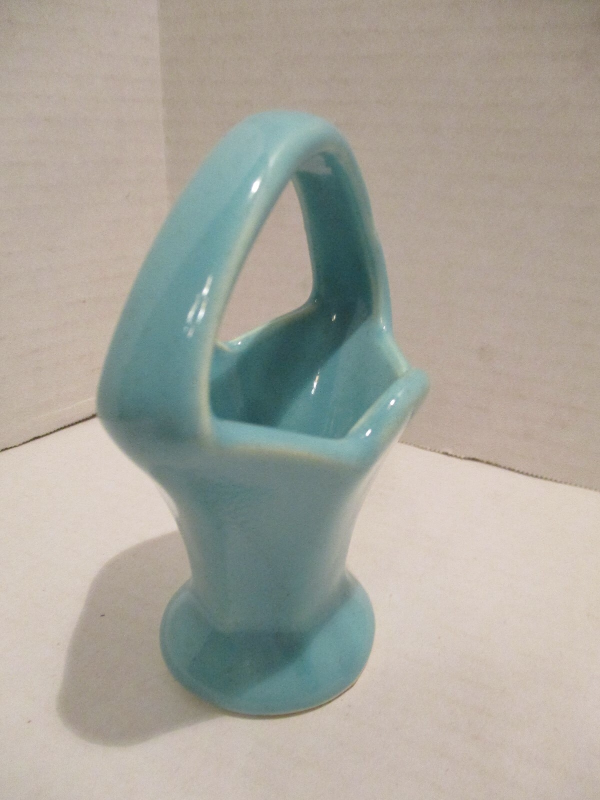 Small Vintage Shawnee Pottery Aqua Basket USA 236 4-1/2