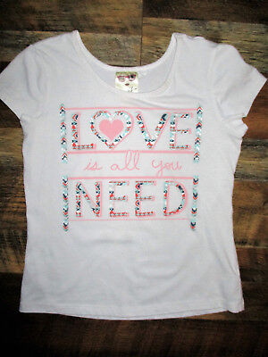 Belle Du Jour Girls Short Sleeve Top ''LOVE IS ALL YOU NEED'' Print Girls Large