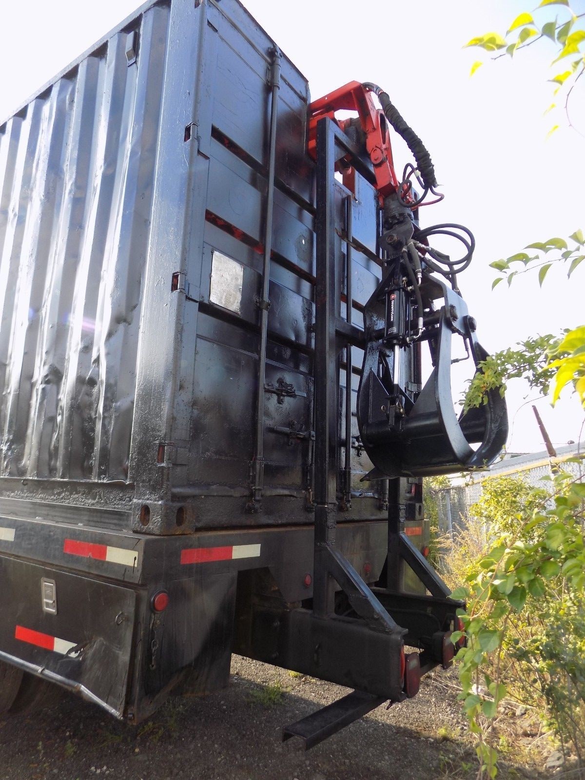 1994 Mack MR690S Grapple Truck / Heavy Duty / 6 Spd / Triaxle / Diesel