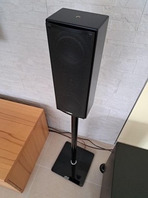 Ein Paar Nubert BSW 800 Stative für Lautsprecher mit Glas Sockel in schwarz