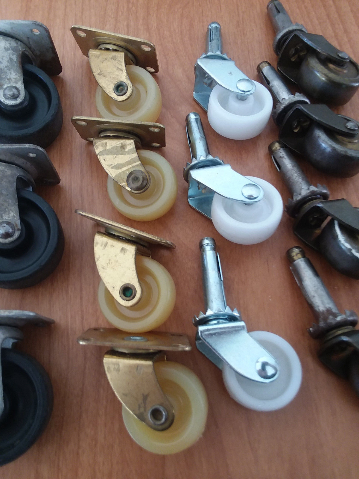 LOT OF 14 CASTER WHEELS FOR FURNITURE OR APPLIANCES 1 1/8