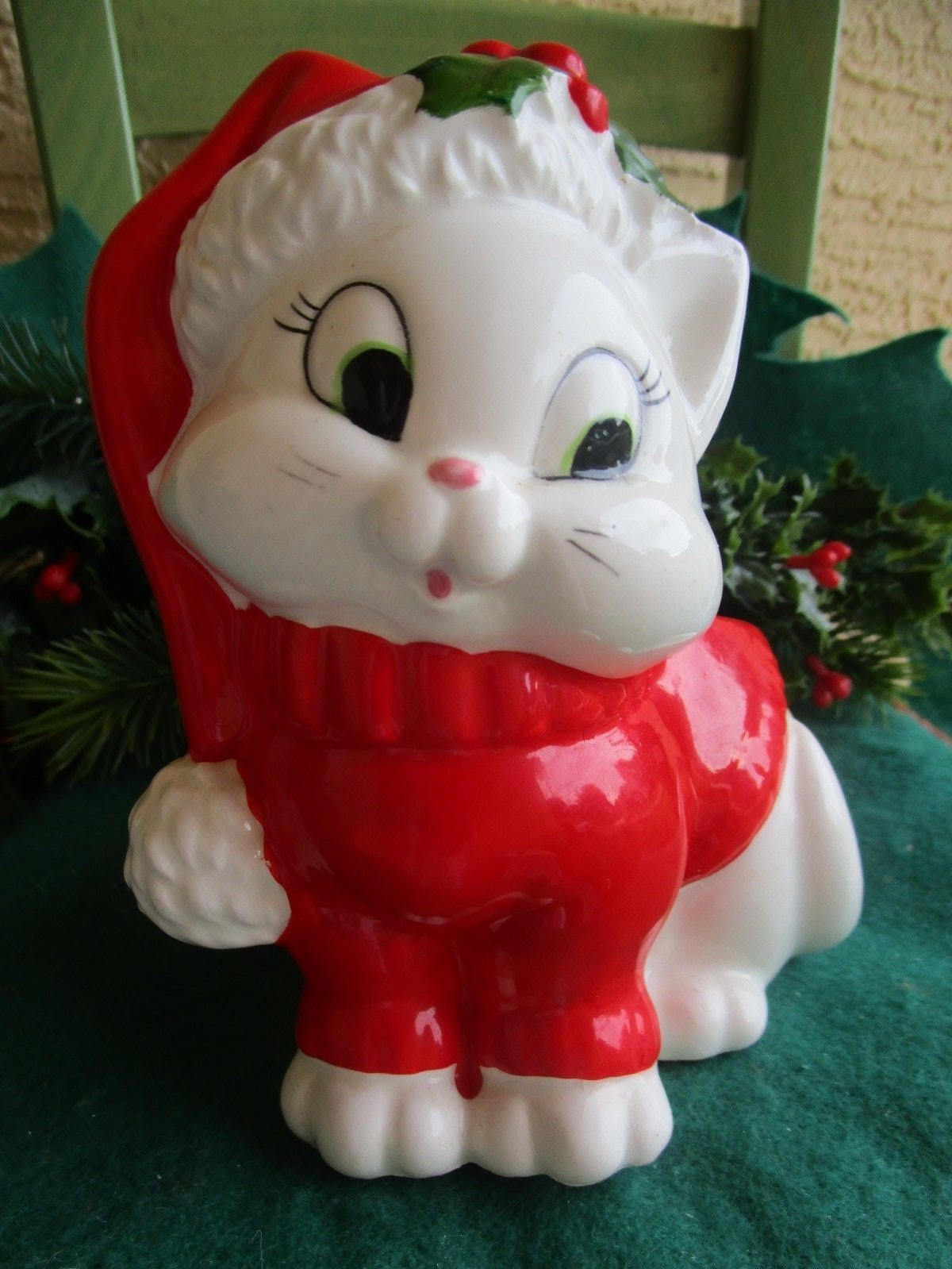 VINTAGE LEFTON WHITE KITTY CAT WITH SANTA CLAUS HAT CERAMIC CHRISTMAS PLANTER