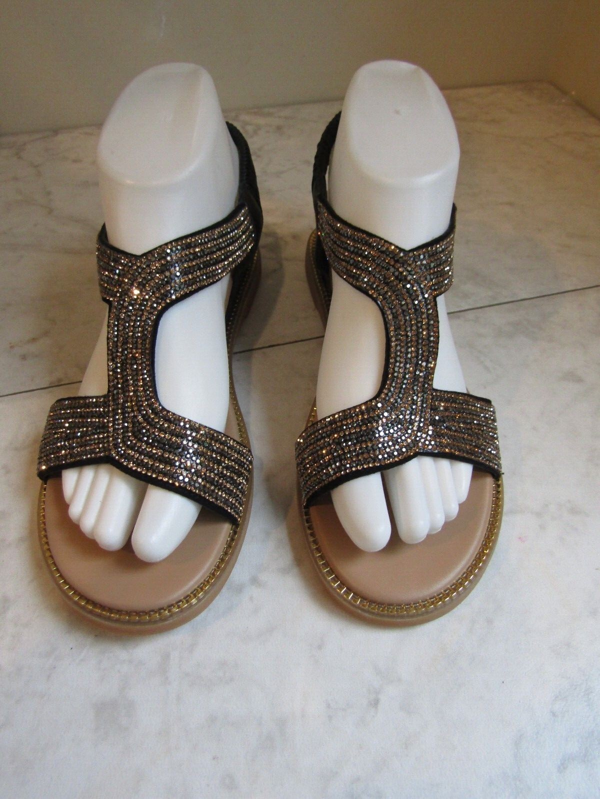 NIB ZHR Zeal Heart on Road Black Rhinestone Strap Sandal