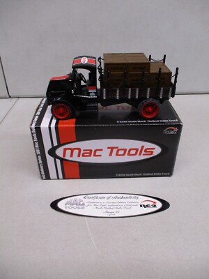 RC2 Mack Flatbed Stake Truck 1/32