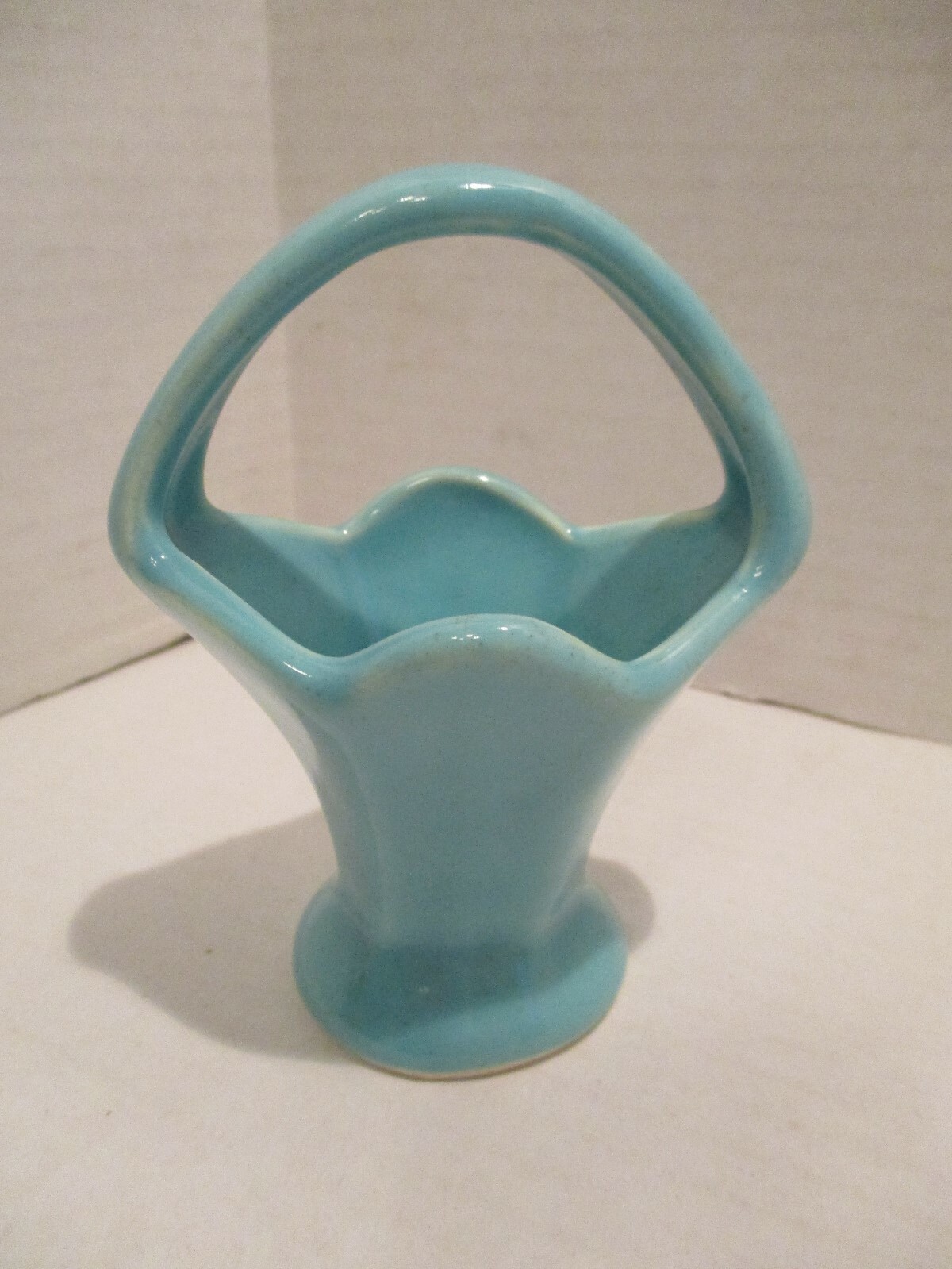 Small Vintage Shawnee Pottery Aqua Basket USA 236 4-1/2