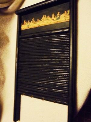 DECORATIVE WOODEN/METALLIC WASHBOARD..BLACK WITH PAINTING & KEY HANGAR