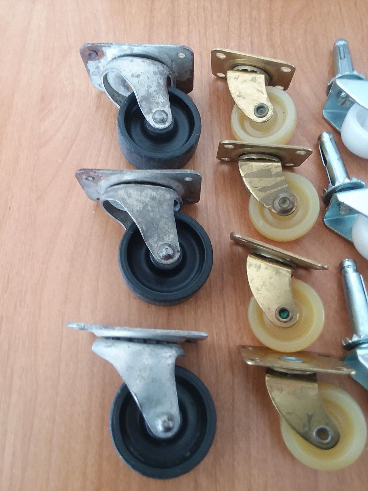 LOT OF 14 CASTER WHEELS FOR FURNITURE OR APPLIANCES 1 1/8