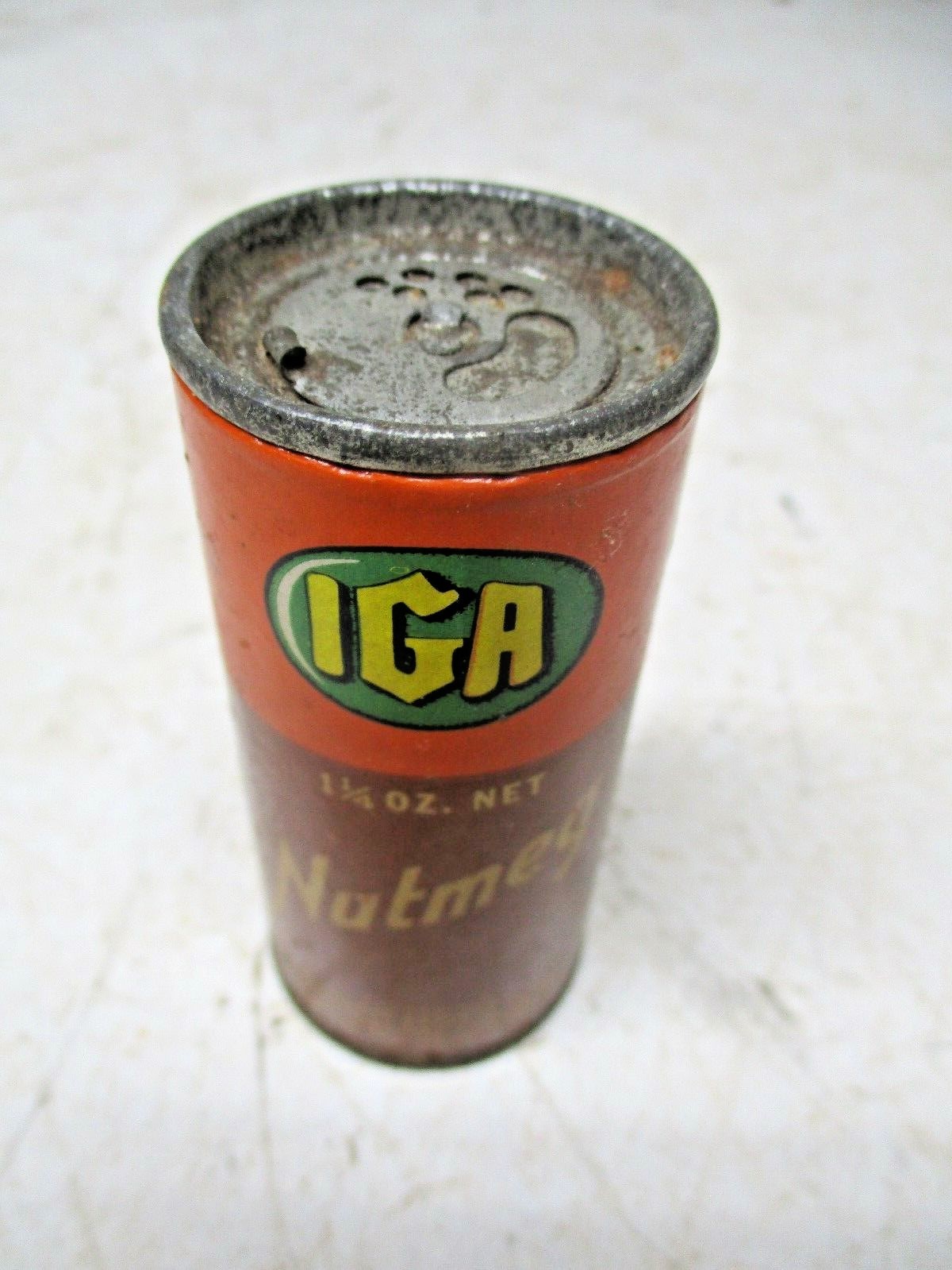 Old IGA 1&1/4 oz. Nutmeg Tin with Paper Label