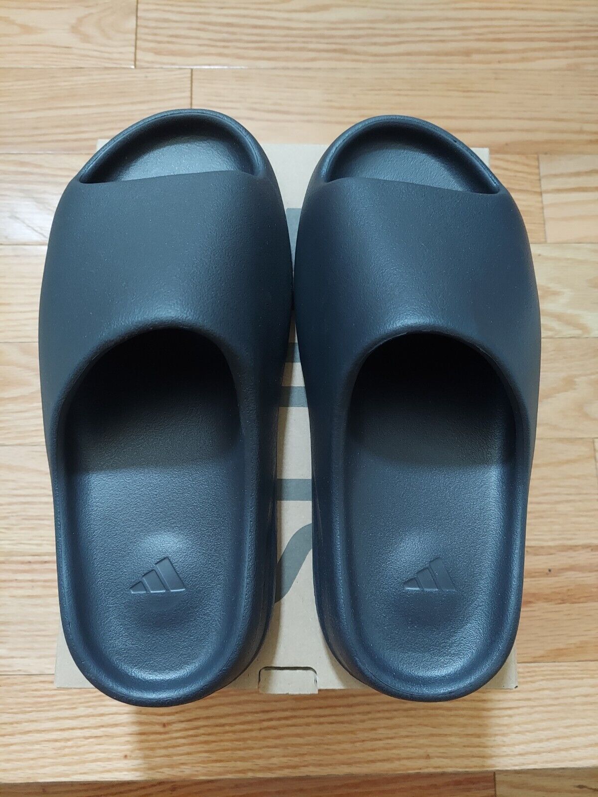 Adidas Yeezy YZY Slide Onyx Black Men's Size 10 Kanye West Adidas Yeezy YZY Slide Onyx Black Men's Size 10 Kanye West