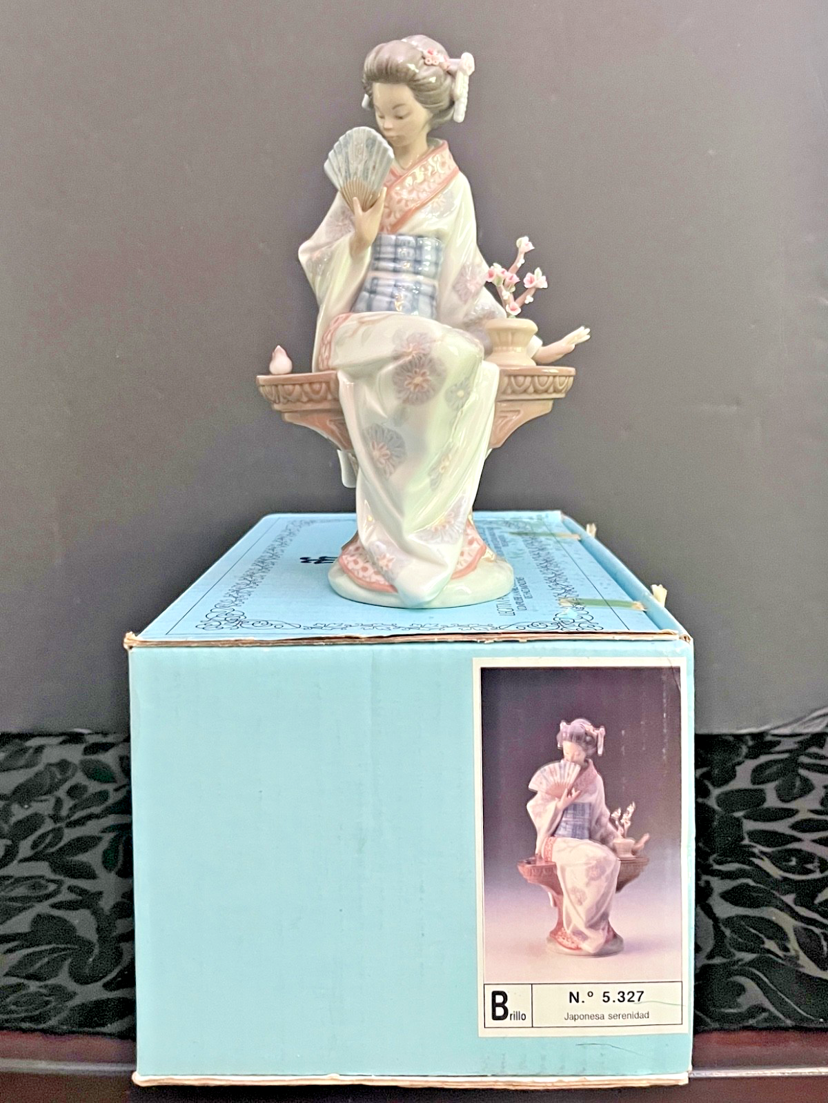 NIB Lladro Figurine with Box - NIPPON LADY, #5327, 9.5
