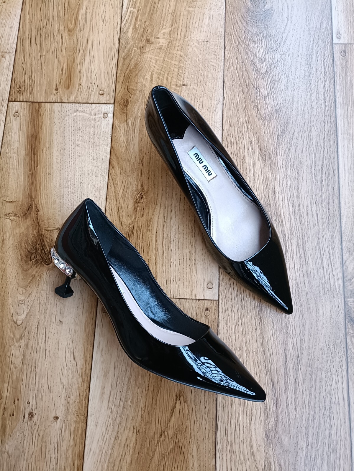 MIU MIU BLACK PATENT LEATHER KITTEN HEEL PUMPS SIZE 39 EU MIU MIU BLACK PATENT LEATHER KITTEN HEEL PUMPS SIZE 39 EU