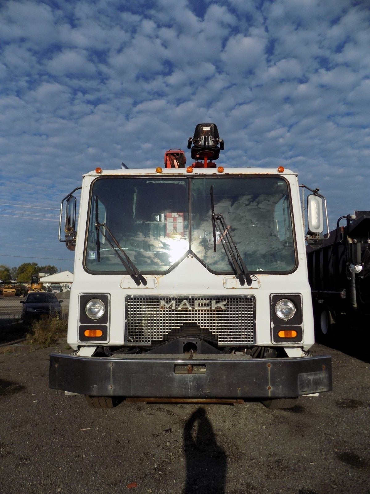 1994 Mack MR690S Grapple Truck / Heavy Duty / 6 Spd / Triaxle / Diesel