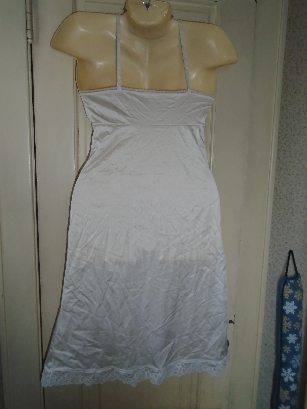 Ashley Taylor Womans Vintage Full Slip  Size 32