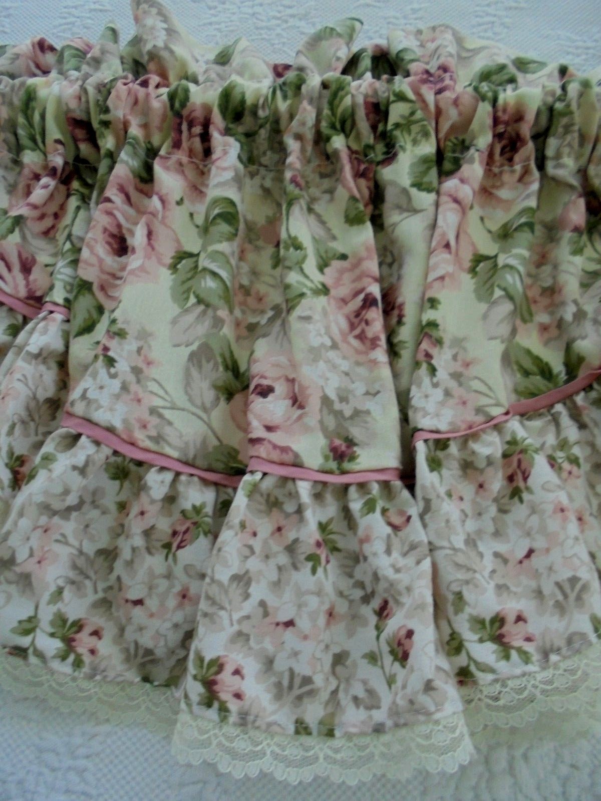 Vintage SPRINGS Valance Pale Pink Roses - Pole Top - Ruffles Lace  84 x 20  EUC