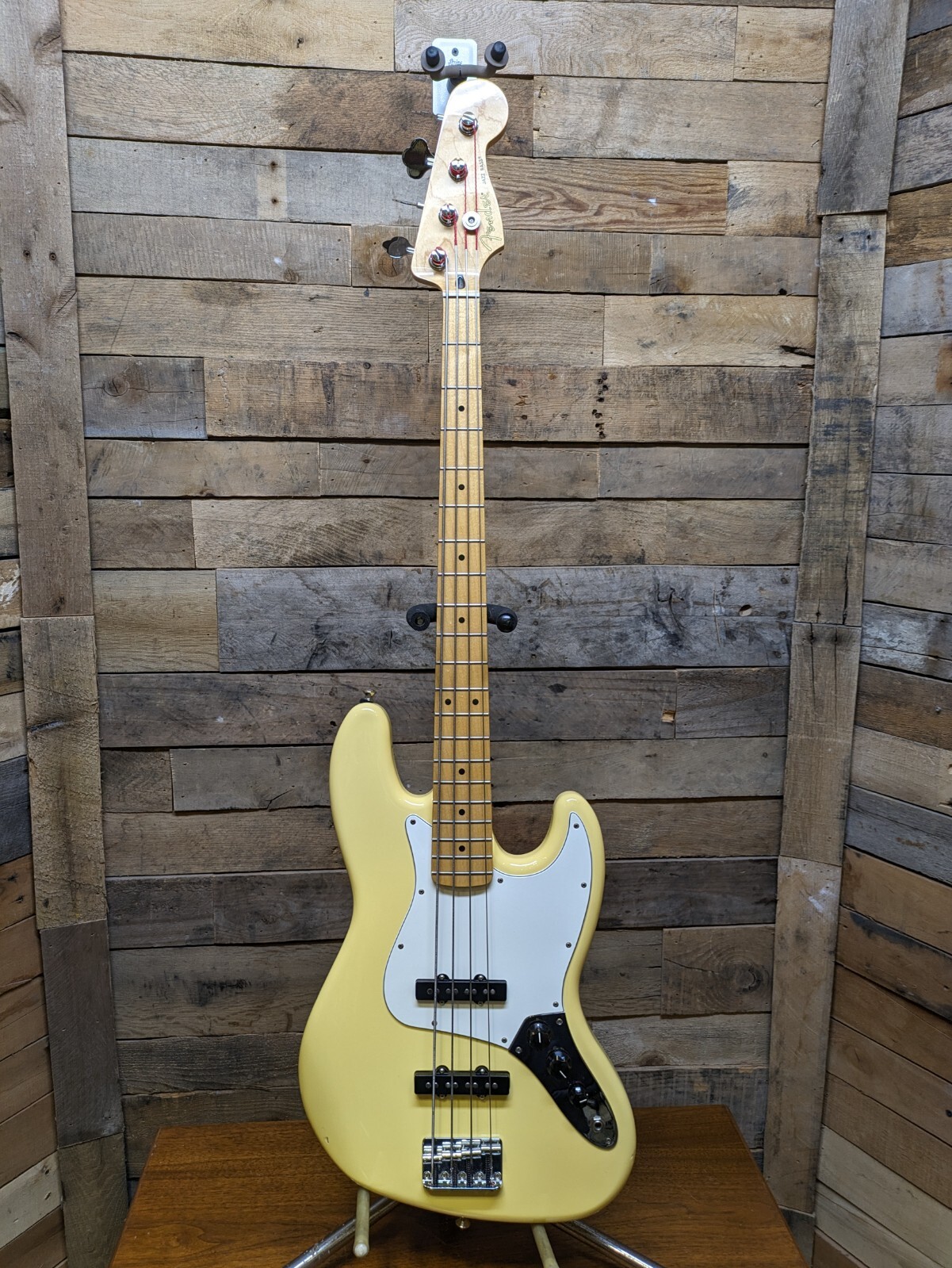 Fender 2020 MIM Jazz Bass Guitar Buttercream Maple Neck | eBay Fender 2020 MIM Jazz Bass Guitar Buttercream Maple Neck | eBay