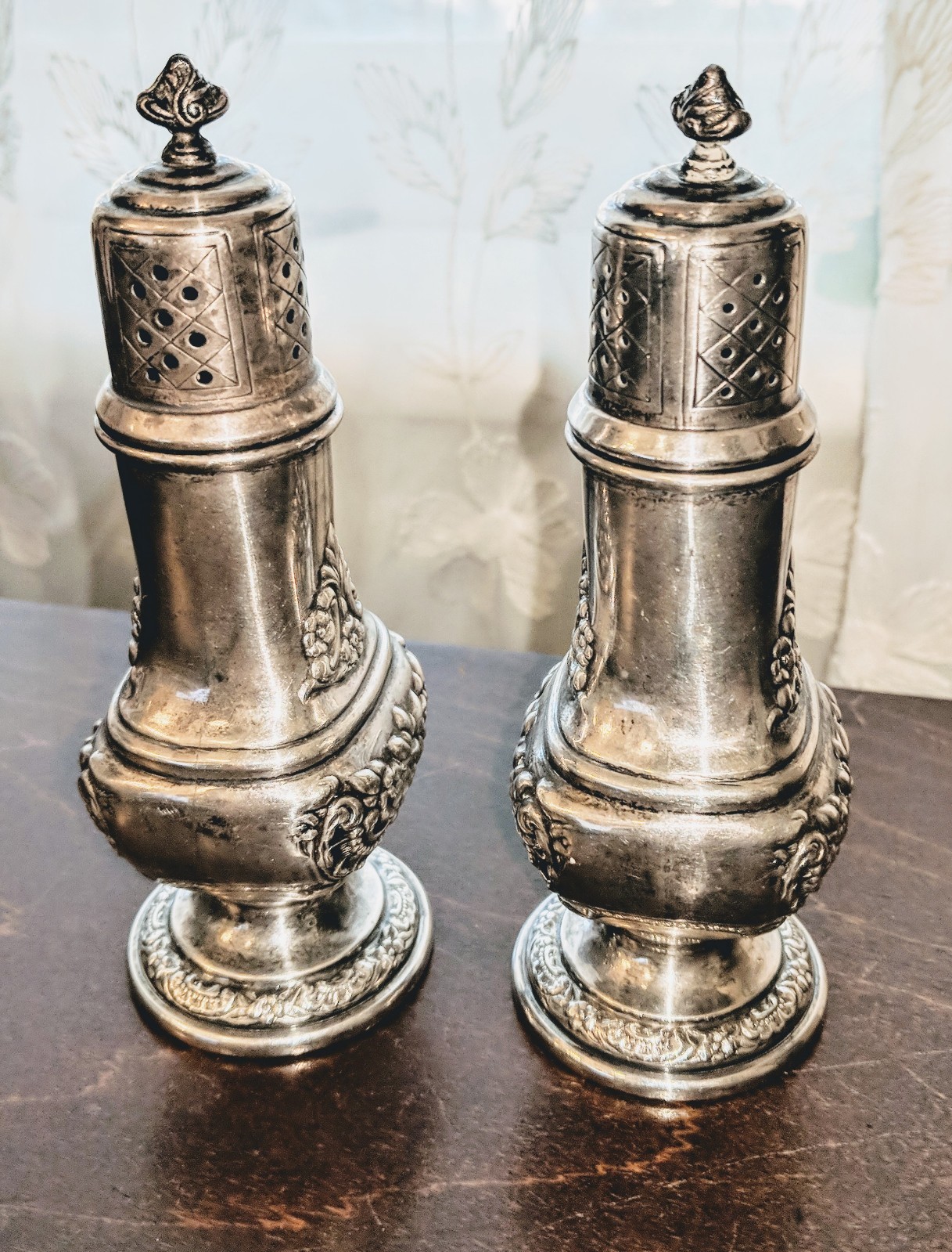 1949 Frank Whiting Botticelli Sterling Silver Repousse Salt Pepper Set 4.5 oz