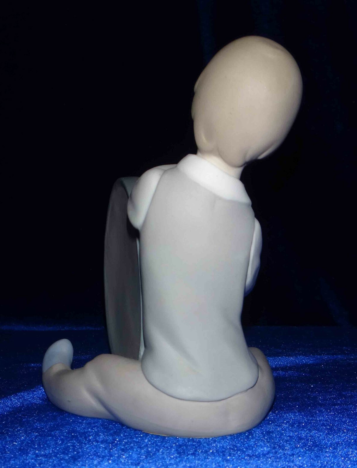 Lladro 4616 Boy Playing Drum - matte - Retired