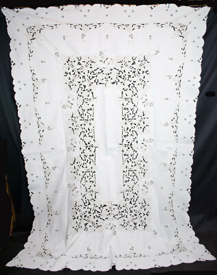 Vintage Madeira Embroidered Linen Tablecloth Richelieu Cutwork Flowers 98 x 66