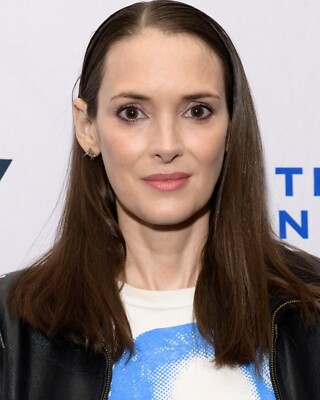 SEXY WINONA RYDER 8x10 PHOTO *