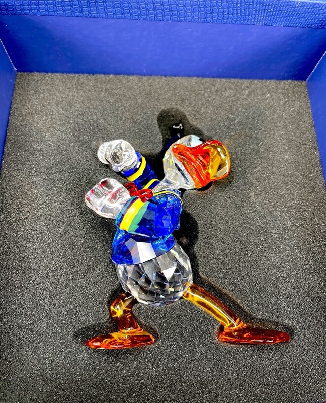 SENSATIONAL 2015 NIB SWAROVSKI DISNEY MULTICOLORED CRYSTAL DONALD