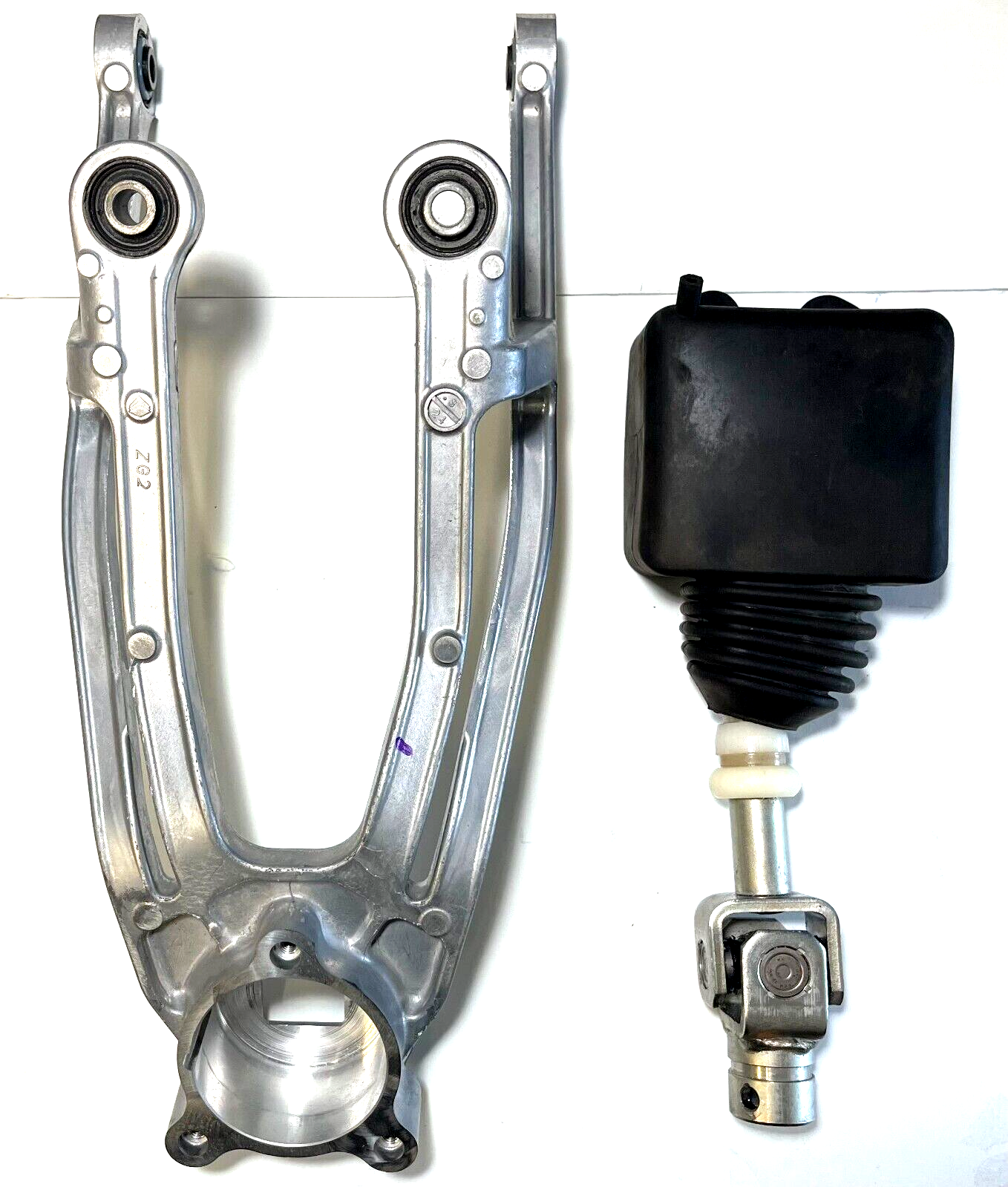 Nissan 350Z 370Z Transmission Shifter Bracket 32868-CD80A Nissan 350Z 370Z Transmission Shifter Bracket 32868-CD80A