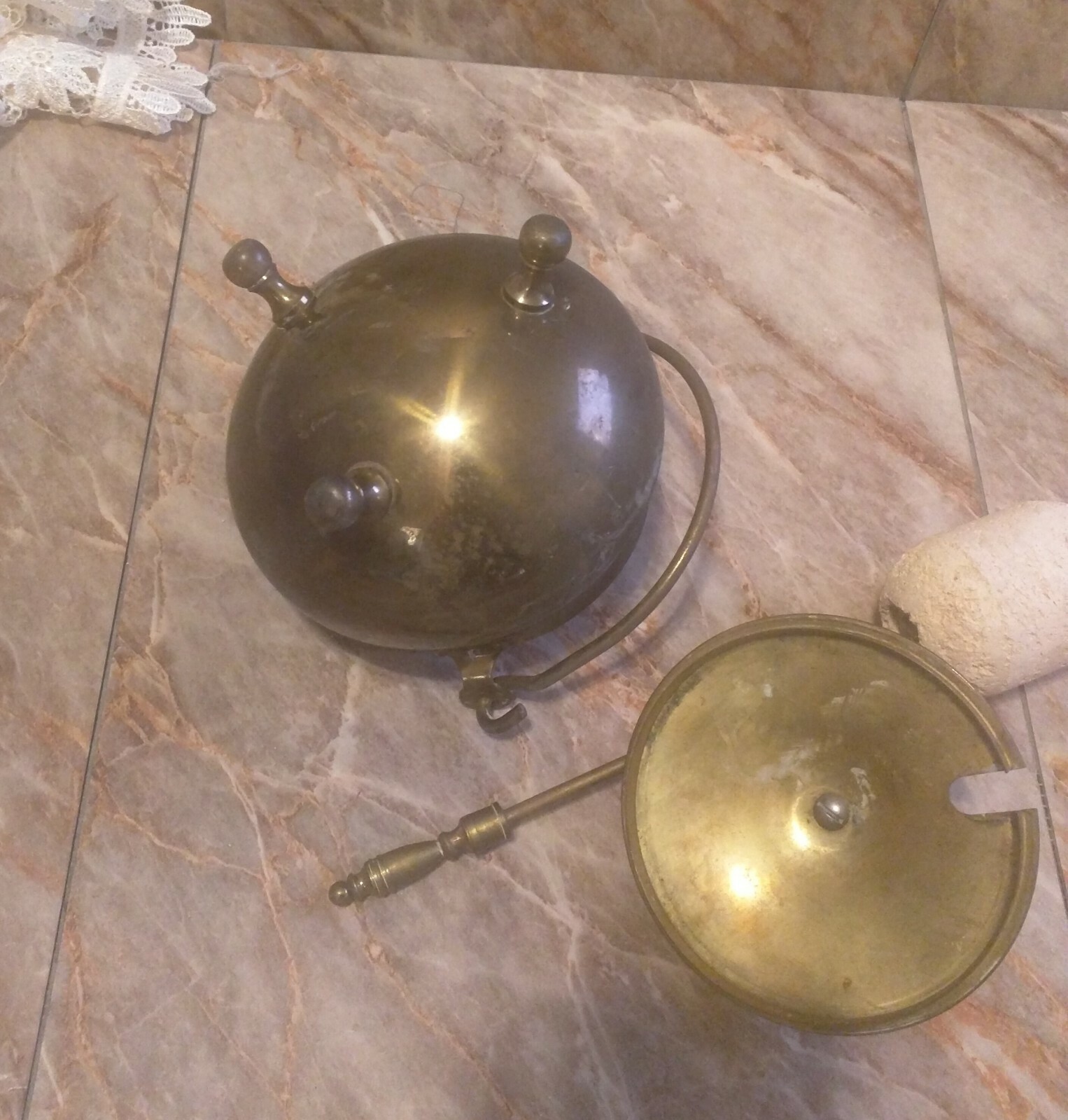 Vintage Brass 3 Footed Hearth Fireplace Fire Starter Kerosene Pot Antique