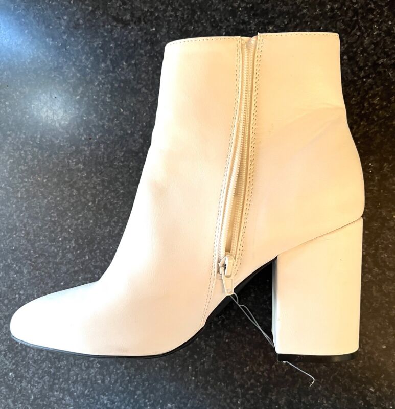 Mismatched Sizes Madden Girl White Boots Womens Size 8.5 Left 9.5 Right