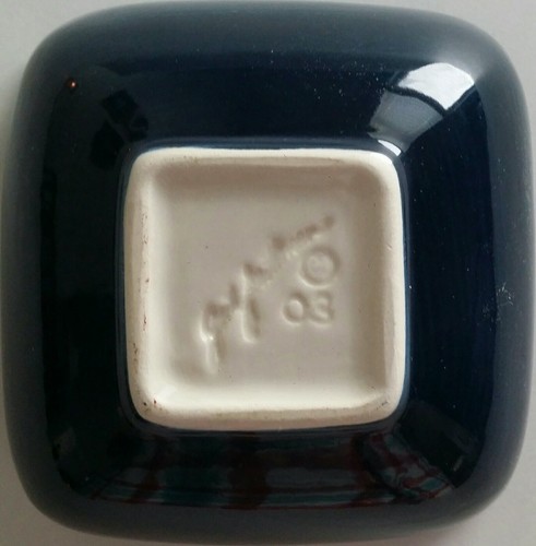 SIGNED GAIL PITTMAN SQUARE GRAPEVINE BOWL / CONDIMENT DISH / MISCELLANEOUS