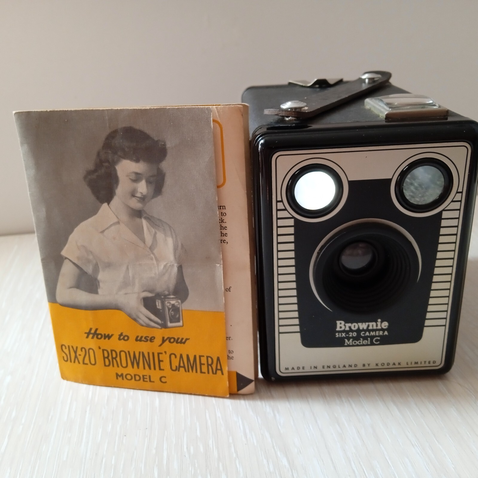 Kodak コダック SIX-20 BROWNIE ボックスカメラ Kodak Six-20 Box Brownie Camera 'D'; Kodak Ltd; c. 1946