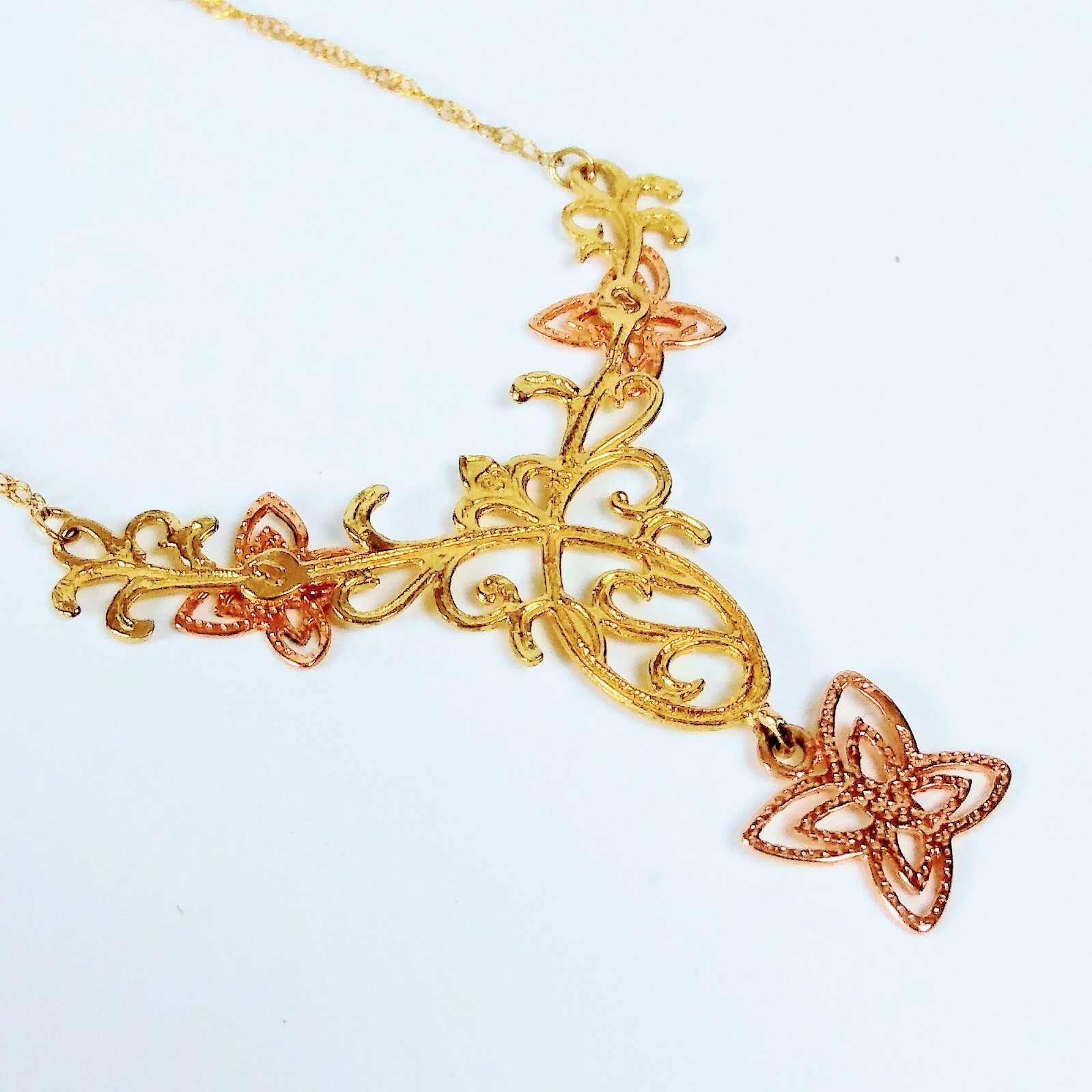 BLACK HILLS GOLD NECKLACE 10K GOLD V SHAPE FLOWER DESIGN