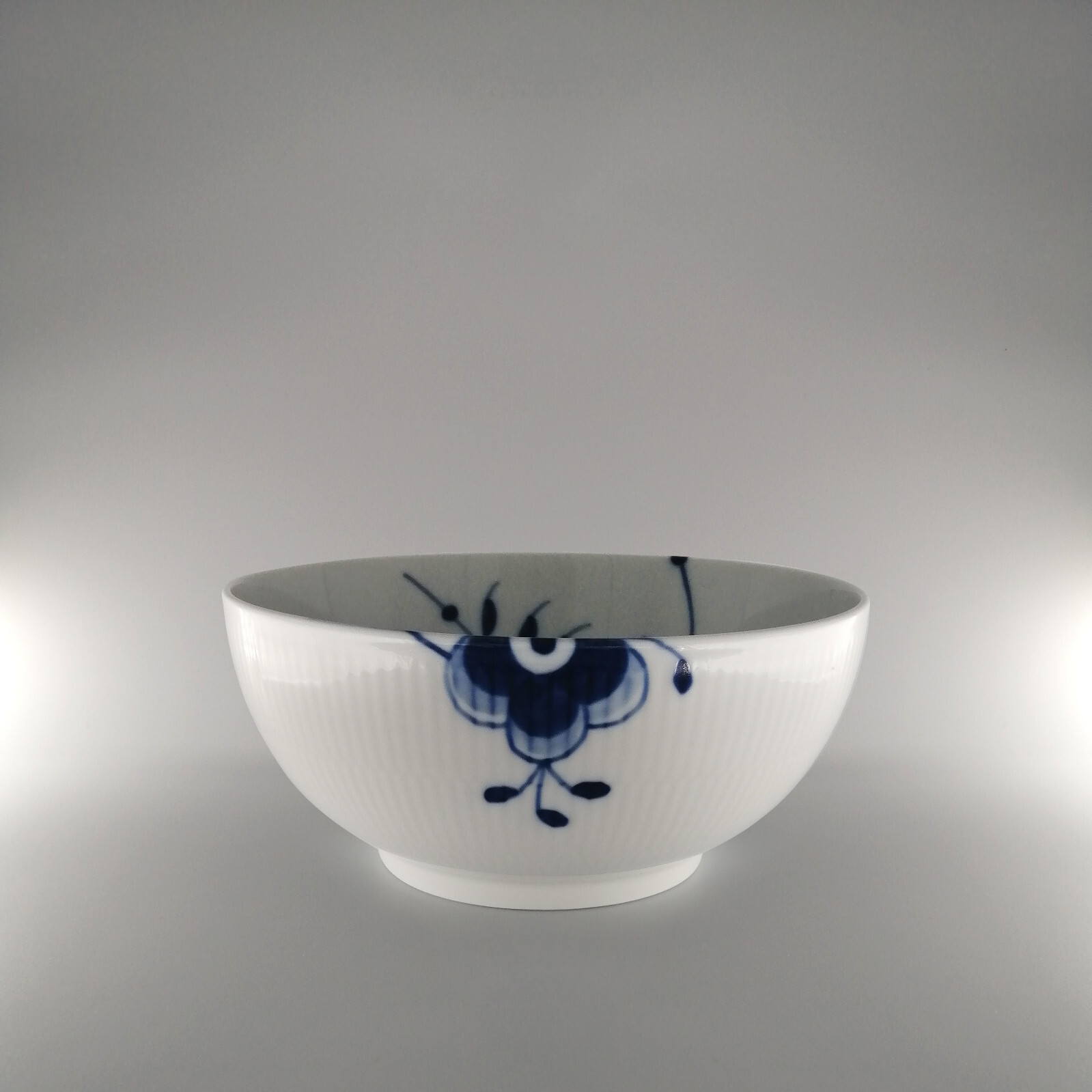   Blue Fluted Mega 皿 21cm Royal Copenhagen Blue Fluted Floral Pattern Porcelain Mega