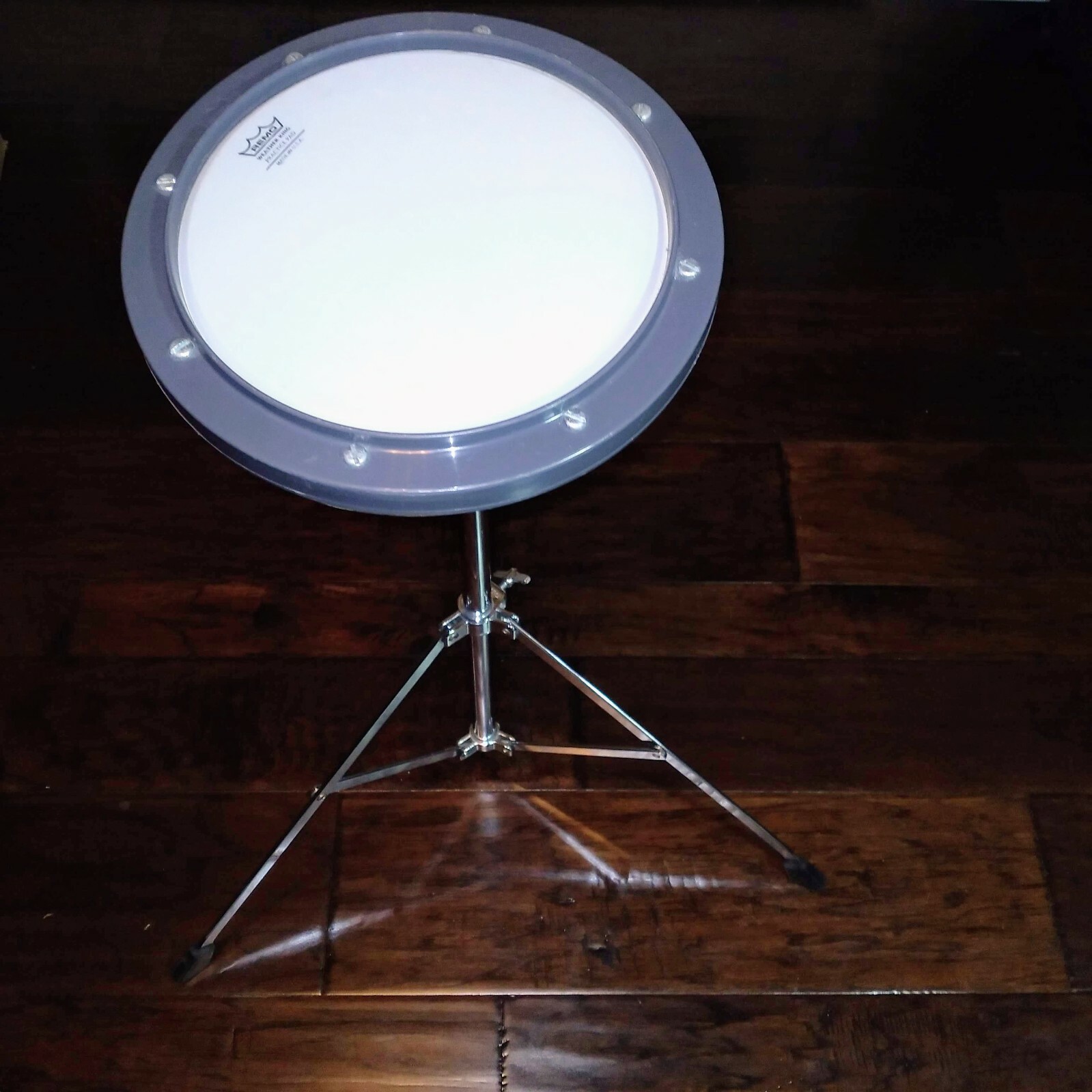 Remo PRACTICE DRUM PAD & CHROME TRIPOD STAND 8" Playing Surface Areaの