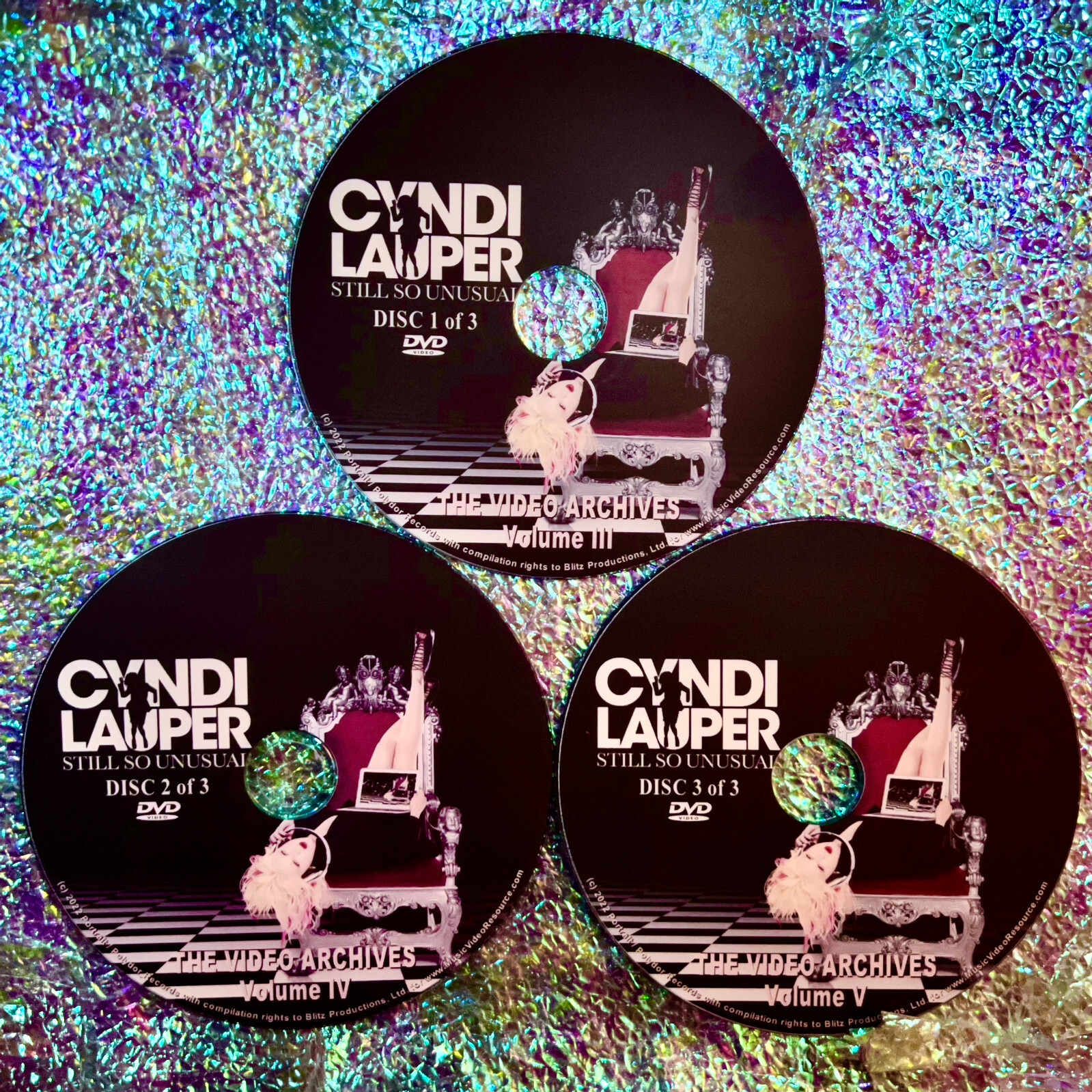 日本未発売　正規DVD バイブス　秘宝の謎　Cyndi Lauper Amazon.co.jp: 映画「バイブス秘宝の謎」主題歌 ホール・イン