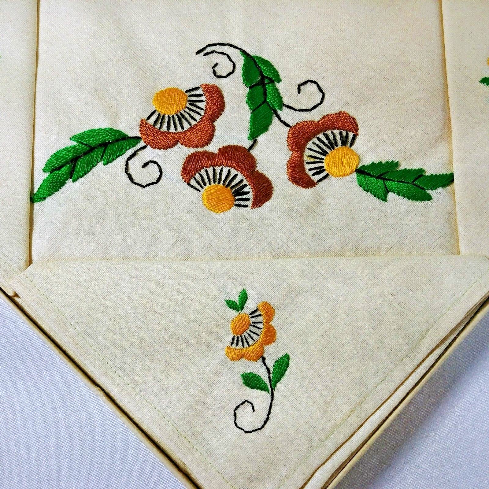 Table Cloth Napkins Embroidered NEW Vintage Cream Floral Vintage