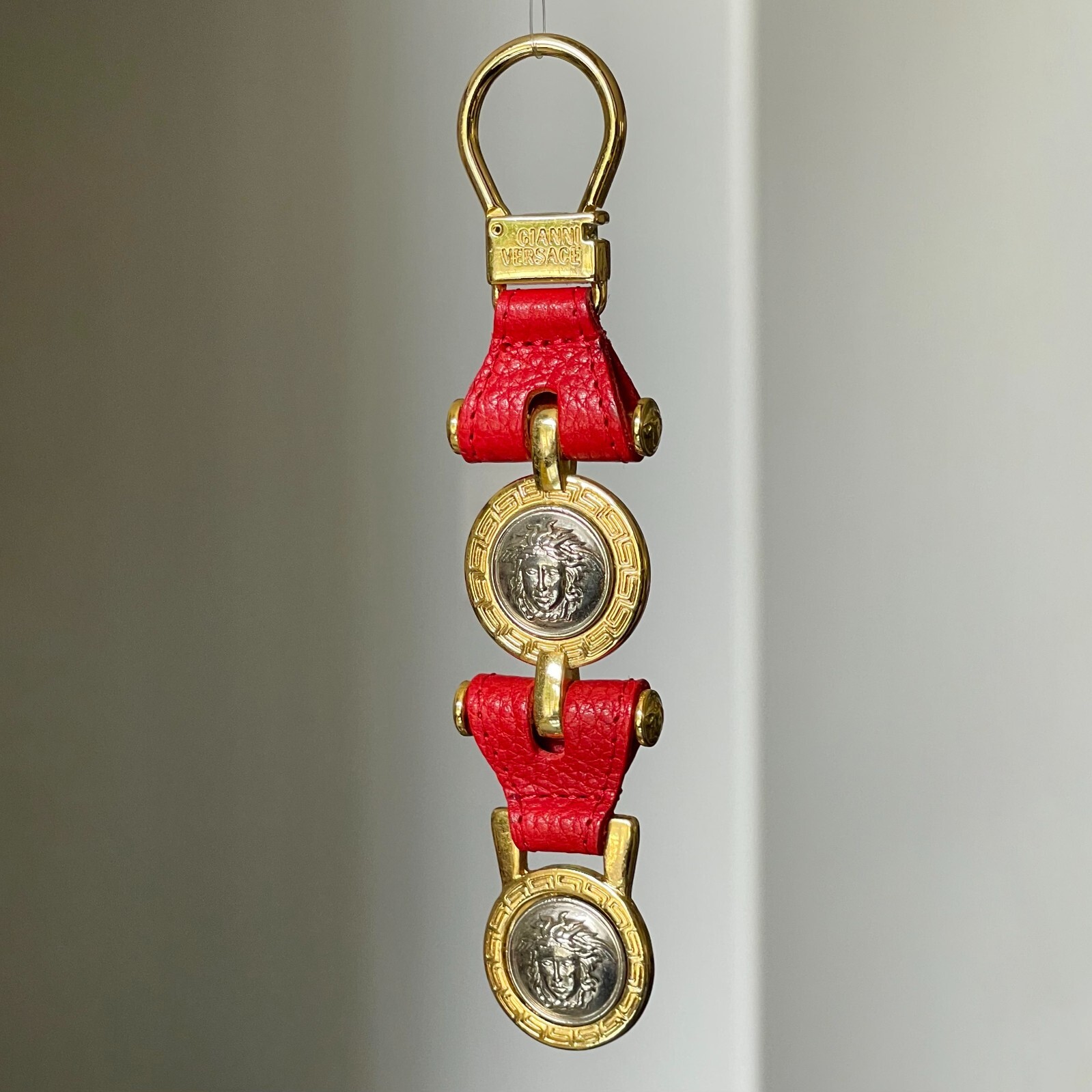 GIANNI VERSACE メデューサ金具ロゴ　ミニ　ハンドバッグ　レッド　赤 ミニ トート バッグ メドゥーサ '95 レッド | VERSACE JP