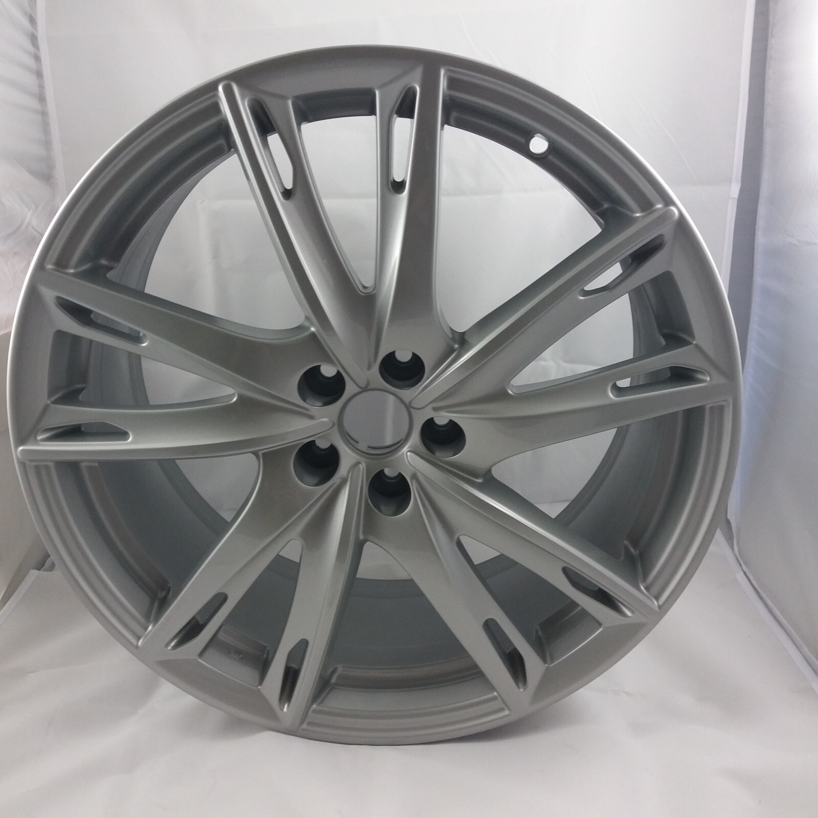 1x Wheel Rim 50525898 8JX18H2 ET44 Compatible with Alfa