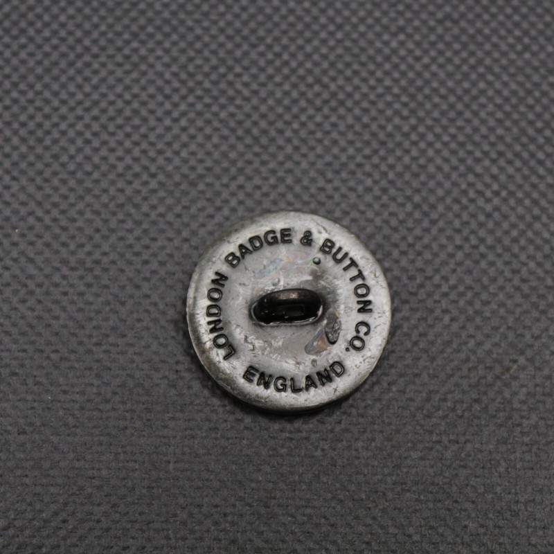 新品　London badge&button ブレザーボタンイギリス製　シルバー London Badge & Buttonのプレーンな金メッキボタンをブレザー