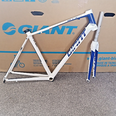 NEW GENIUNE GIANT DEFY 4 FRAME AND FORKS. SIZE M 50CM. ALUXX GRADE ALLUMINUM