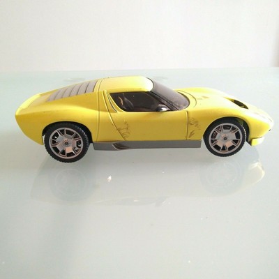LAMBORGHINI MIURA CONCEPT MONDO MOTORS 1:24 CAM305