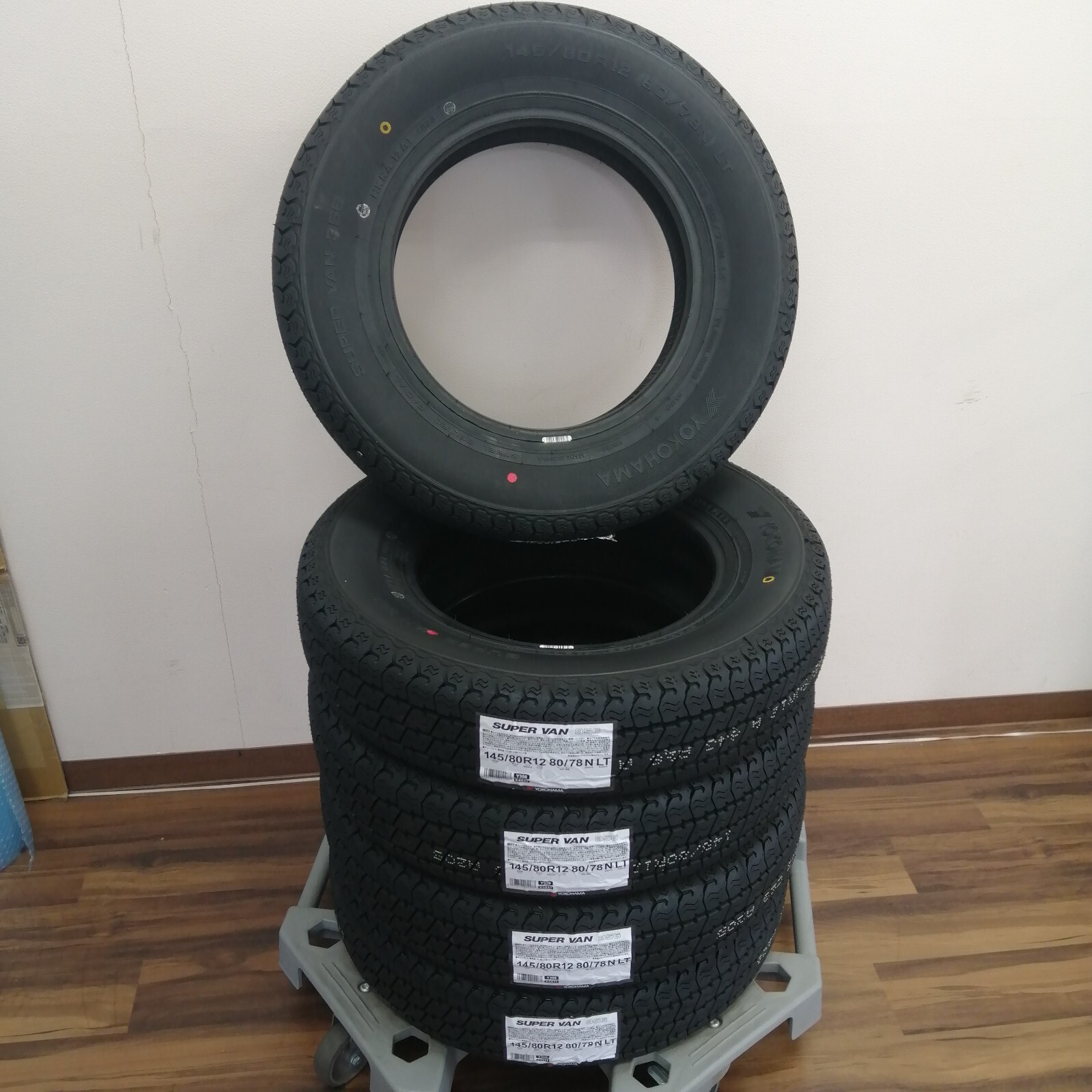 Y356 145/80R12 80/78N (145R12 6PR)ヨコハマ/W04(DS) 1台分送料込総額⇒ 25，800円~・軽貨物用・車検対応◆ハイゼット・キャリイ・ピクシス YOKOHAMA SUPER VAN Y356 145⁄80R12 80⁄78 145R12 6PR Set of 4 truck mini Tire  Kei