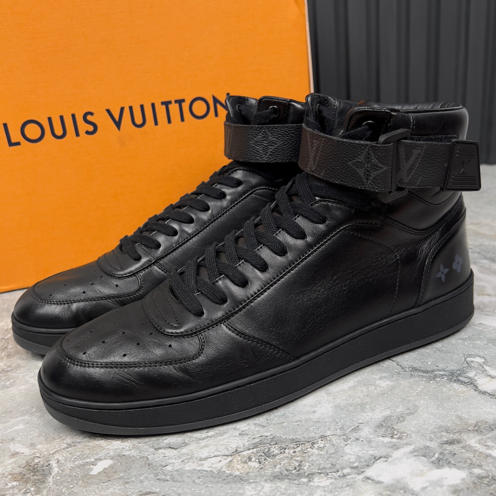 美品　LOUIS VUITTON GO 0035 レザースニーカー 黒　9 LOUIS VUITTON ルイヴィトン リヴォリラインスニーカー メンズ6