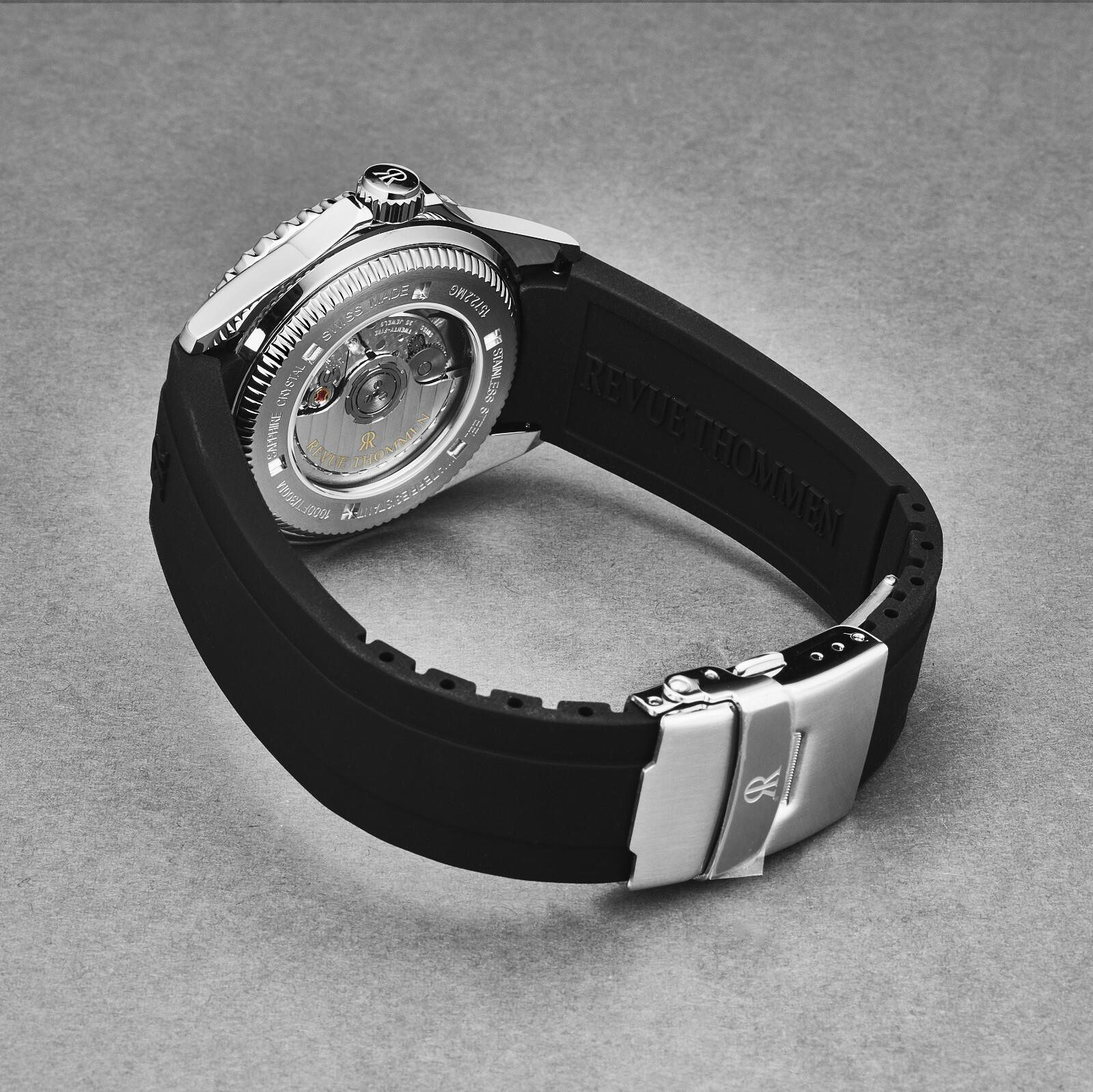 Pre-owned Revue Thommen Men's Diver Black Dial Black & Blue Gmt Bezel Automatic 17572.2833