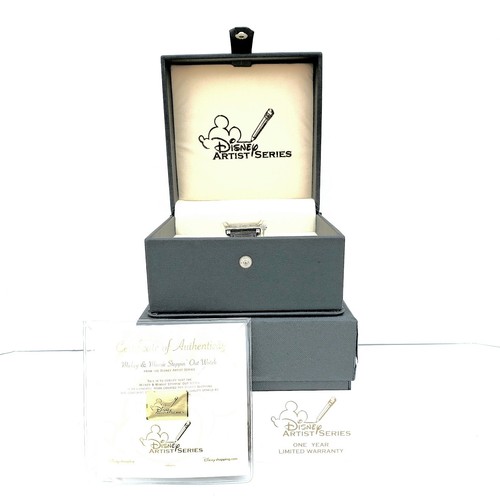 RARE NEW Disney Artist Series Mickey & Minnie Mouse 'Steppin Out' Watch 52130