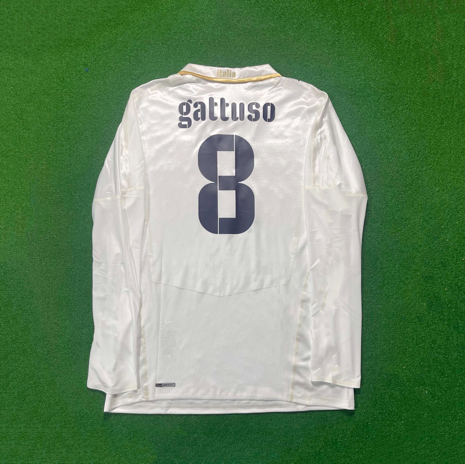 イタリア代表　2006 PUMA gattusoガットゥーゾ　ユニフォーム　8 プーマ イタリア代表 ユニフォーム ガットゥーゾ 背番号8 - メルカリ