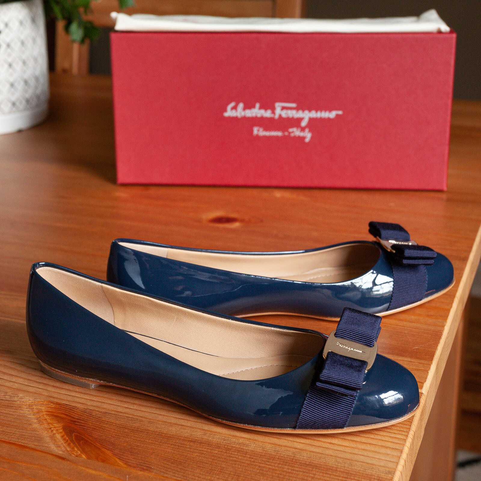 Salvatore Ferragamo Varina Oxford Blue Patent Leather Flats Salvatore Ferragamo Varina Oxford Blue Patent Leather Flats